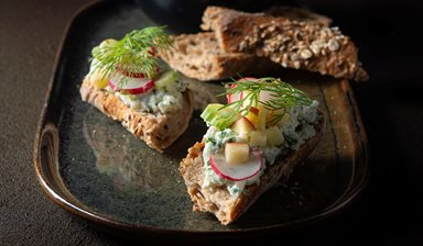 ARTISAN DEMI TWIST MULTIGRAIN - smørrebrød Rzodkiewka z morskim całusem