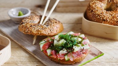 BAGEL EVERYTHING with fresh tuna carpaccio