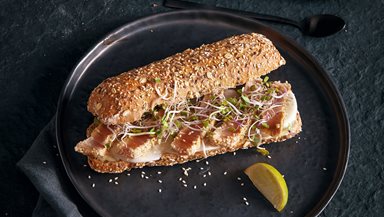 ARTISAN BÛCHETTE MULTISEED, tuńczyk tataki i czarna rzodkiew