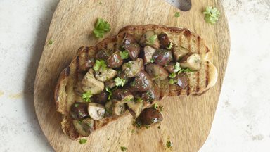 PAVÉ GARDE CHASSE, classic toast aux champignons on sourdough bread