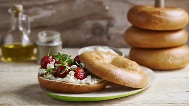 BAGEL with oven-baked cherry tomato flavour bombs. 