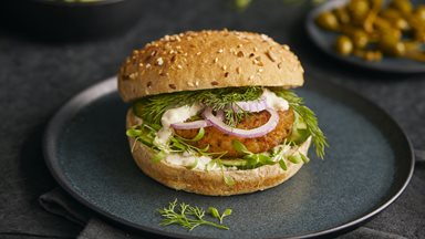 CRYSTAL ROLL SEEDED PRE-SLICED, smokey salmon burger Nordic style