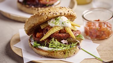 CRYSTAL ROLL SEEDED PRE-SLICED, black bean burger chili sin carne