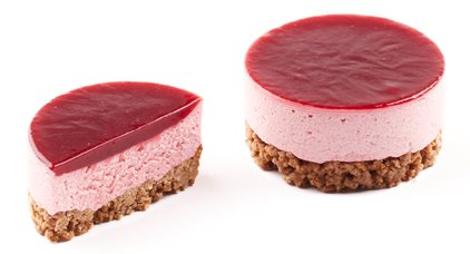 Vegan raspberry mousse crumble